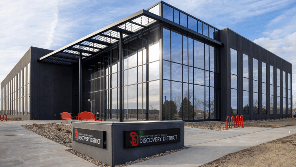 The USD Discovery District Building 1 is a 50,000 square feet mixed use building for biotech and life science companies.